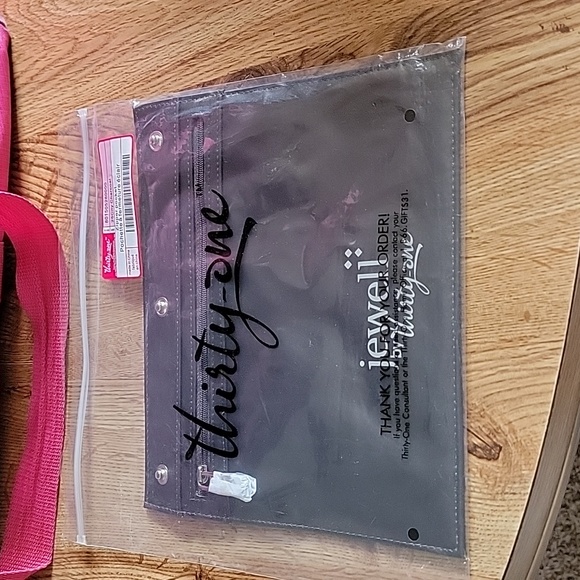 Thirty-One Zipper Pocket - Picture 1 of 4
